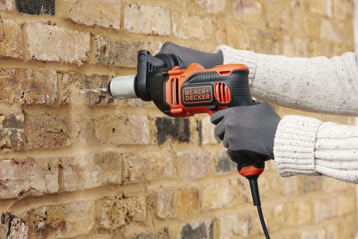 BLACK & DECKER - 850w 13mm Hammer Drill Keyless Chuck with Kitbox