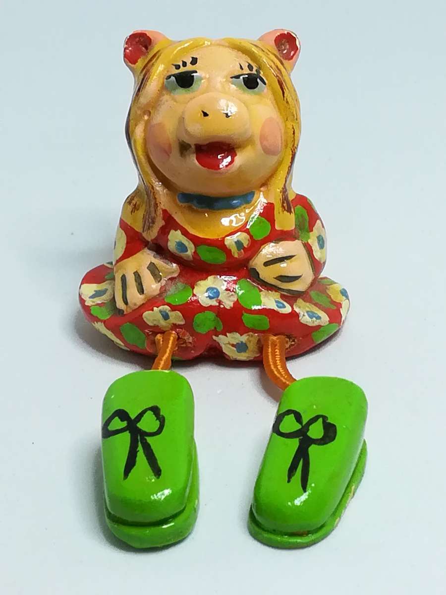 Miniature Wooden Miss Piggy Colourful Dress & Green Shoes (for Printer's Tray/Dollhouse)