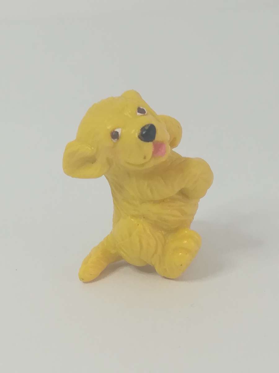 Miniature Golden Retriever Puppy (In My Pocket) Collectable