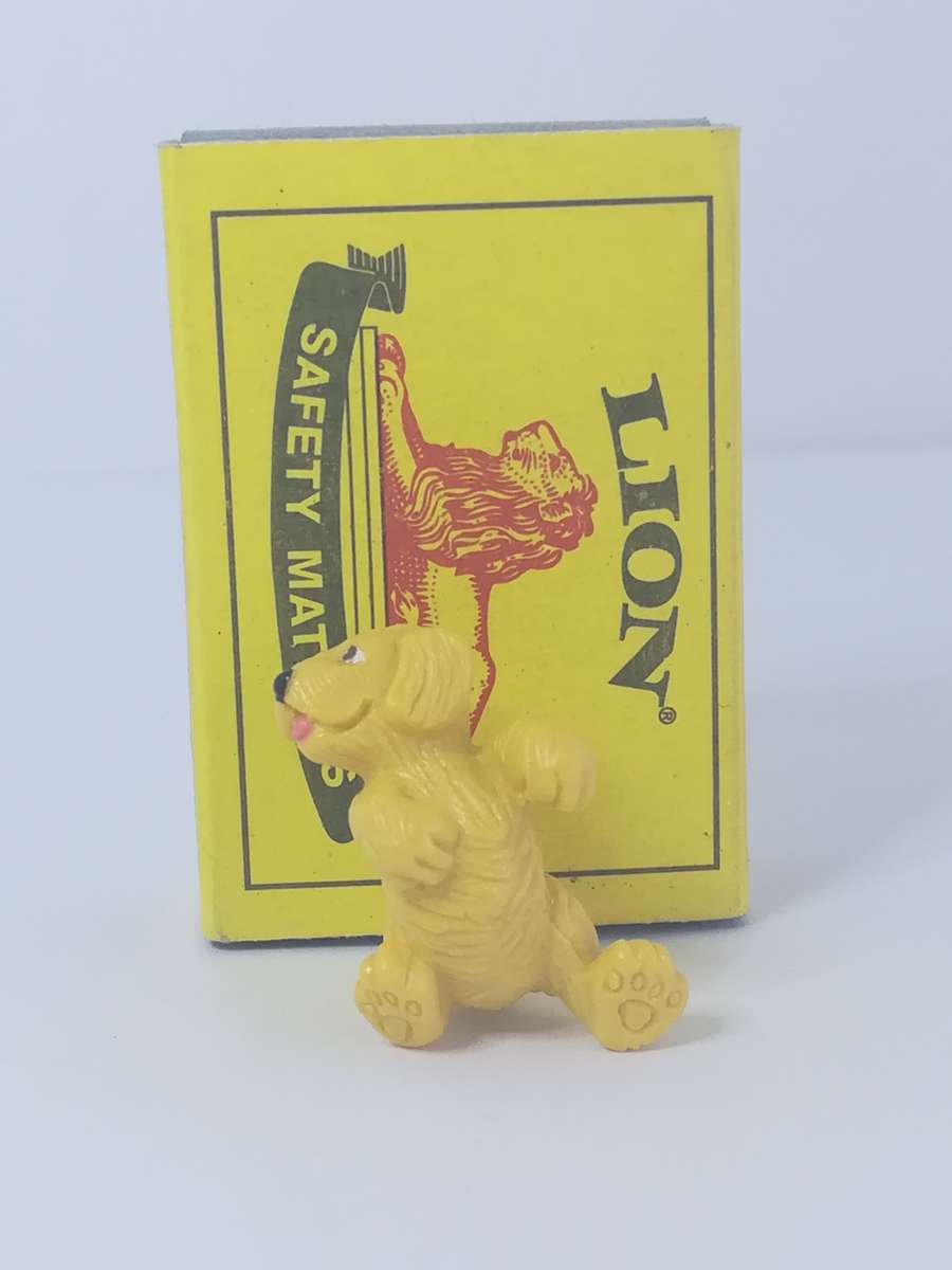 Miniature Golden Retriever Puppy (In My Pocket) Collectable