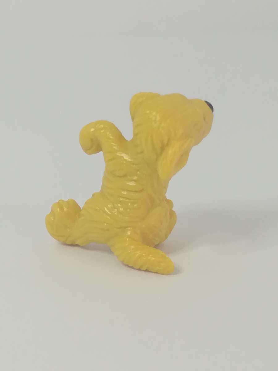 Miniature Golden Retriever Puppy (In My Pocket) Collectable