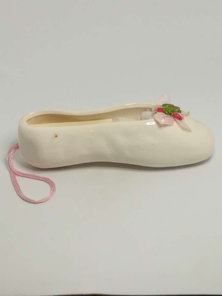 Small Single Pink Ceramic Ballet Slipper