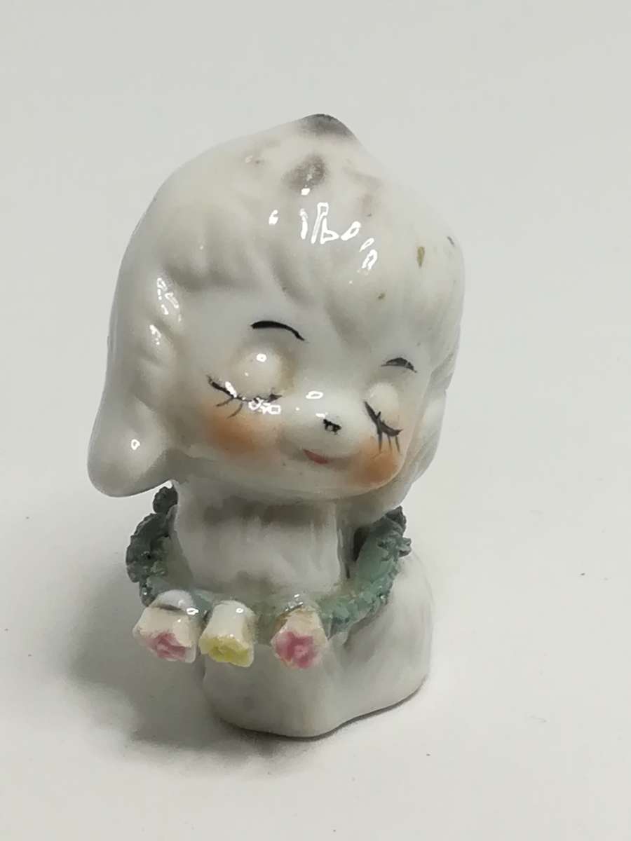 Miniature White Cat with 3 Flowers Around The Neck (Miniature, suitable for printer's tray)