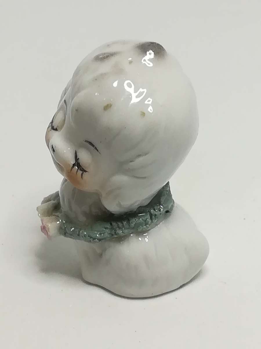 Miniature White Cat with 3 Flowers Around The Neck (Miniature, suitable for printer's tray)