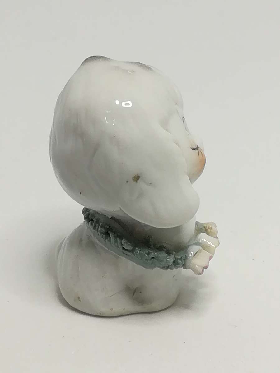 Miniature White Cat with 3 Flowers Around The Neck (Miniature, suitable for printer's tray)