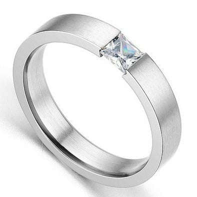 STUNNING! 0.47ct White CZ Titanium Wedding Band. Size 6