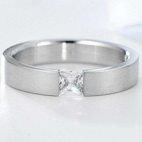 STUNNING! 0.47ct White CZ Titanium Wedding Band. Size 6
