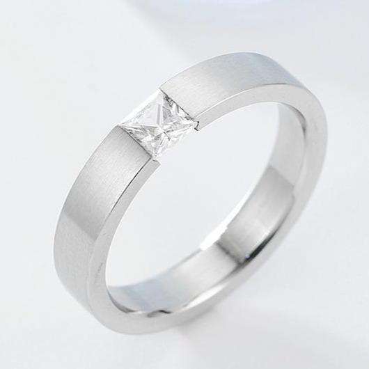 STUNNING! 0.47ct White CZ Titanium Wedding Band. Size 6