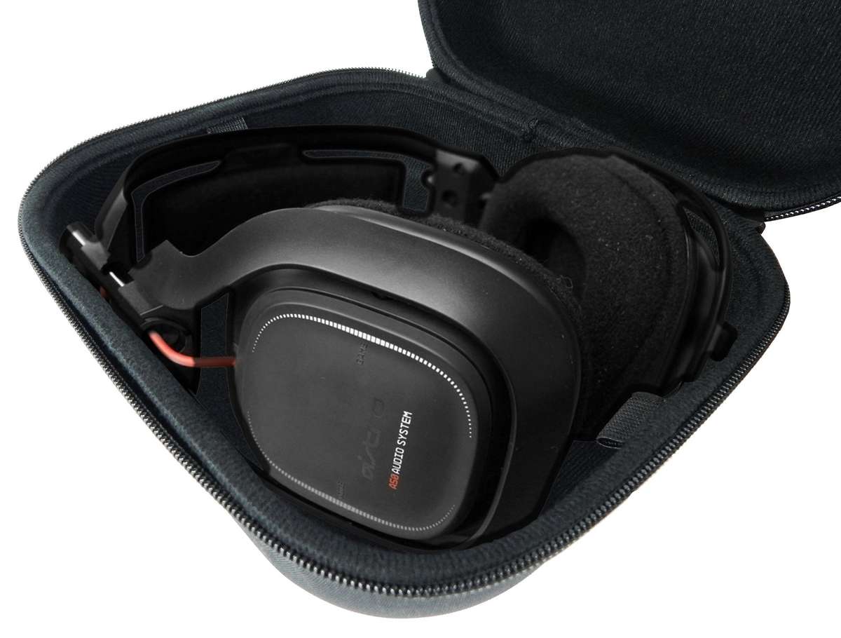 CASEMATIX Protective Gaming Headset Storage Case Compatible with Sennheiser Pc Game One, Pc363d, ...