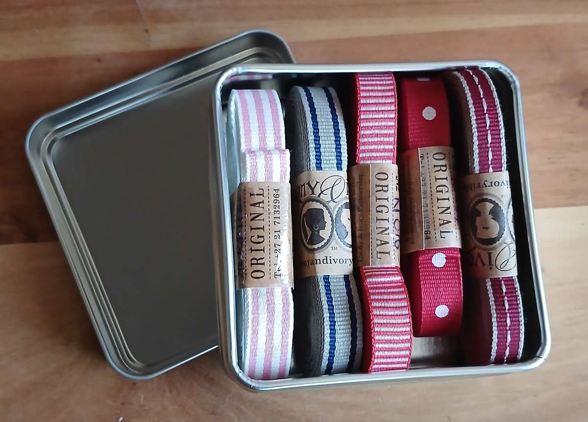 Silver Ribbon Gift Tin  5 x 5m Ribbon