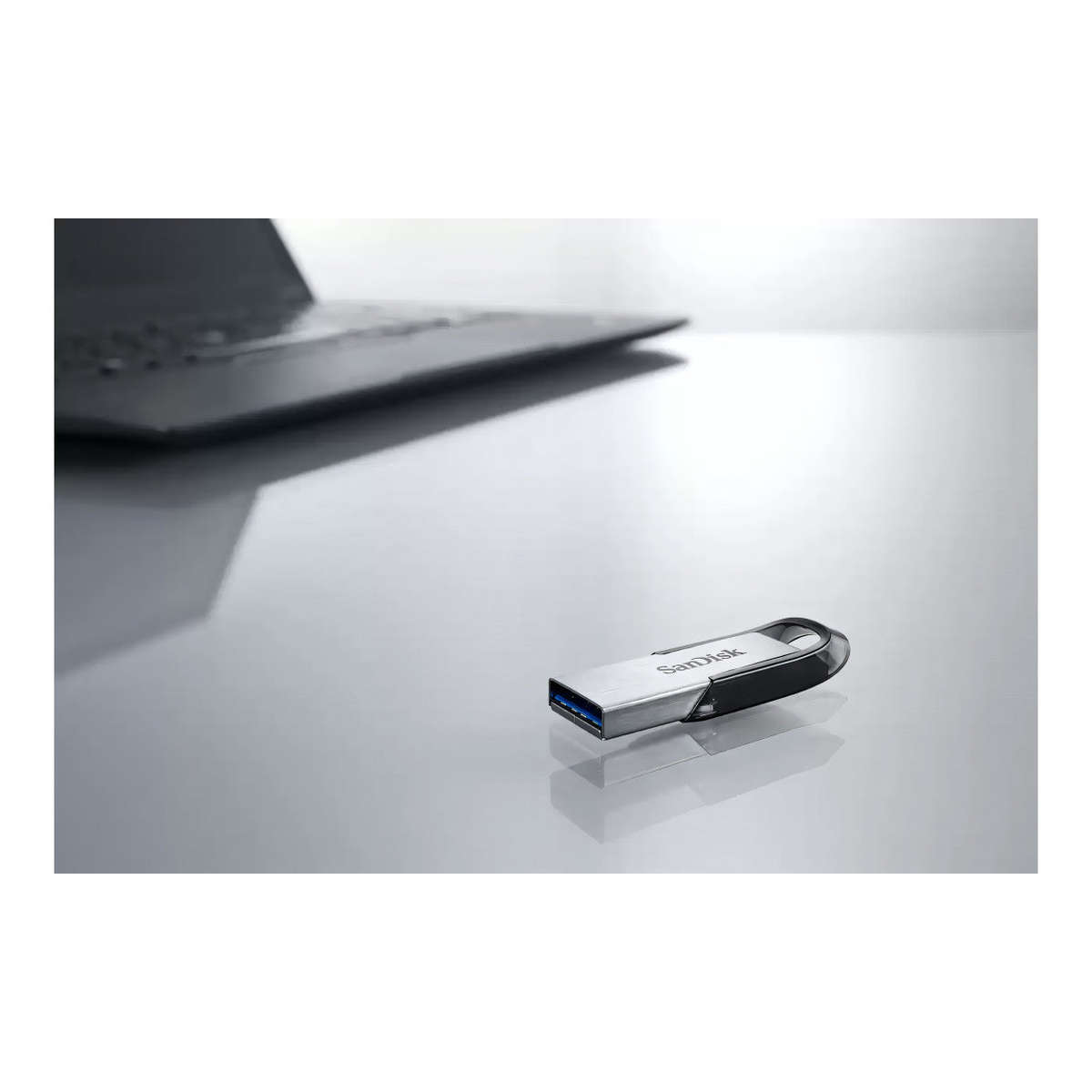 SanDisk Ultra Flair 32GB Black USB 3.0 Flash Drive SDCZ73-032G-G46