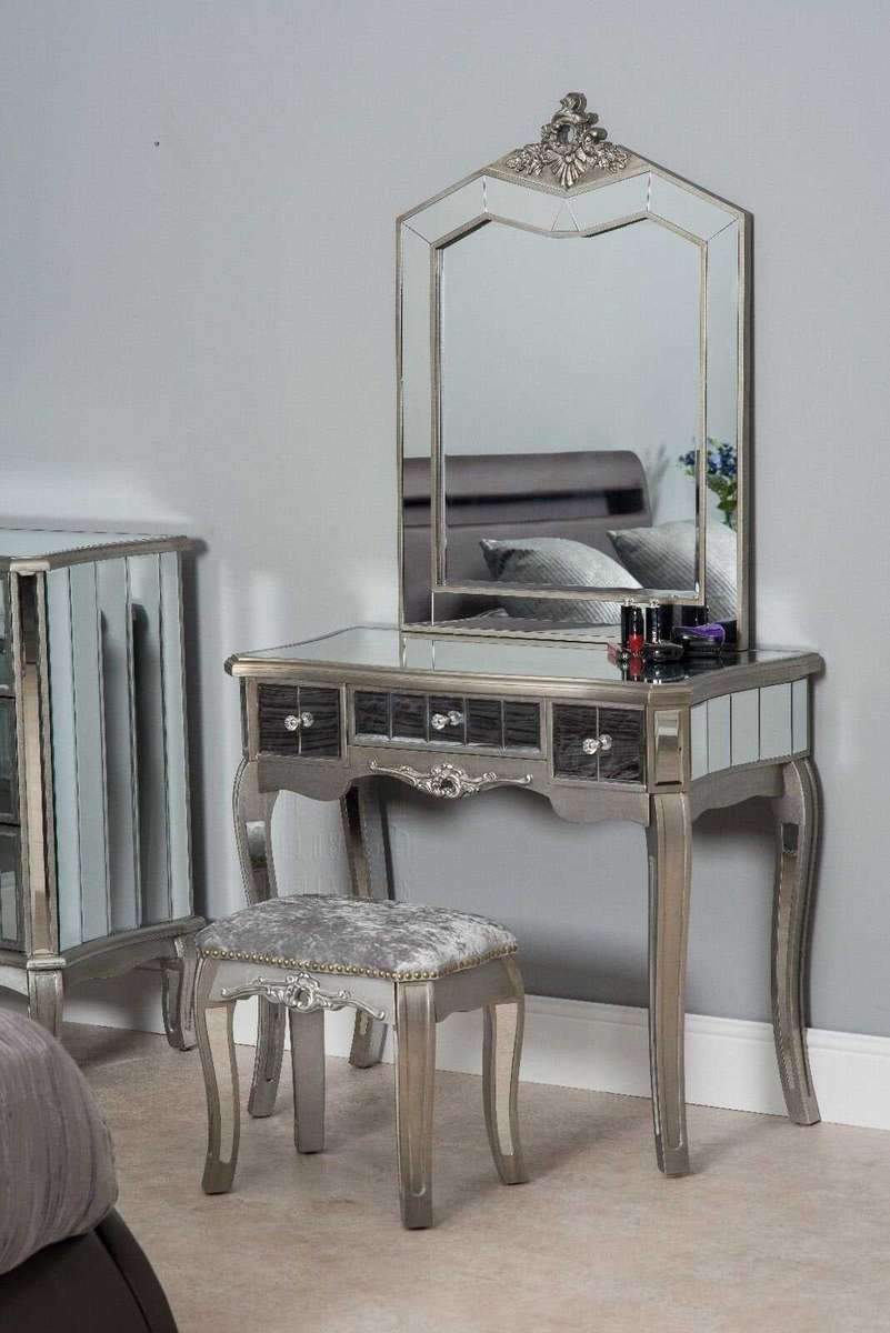 Victorian Three Drawer Dressing Table Set