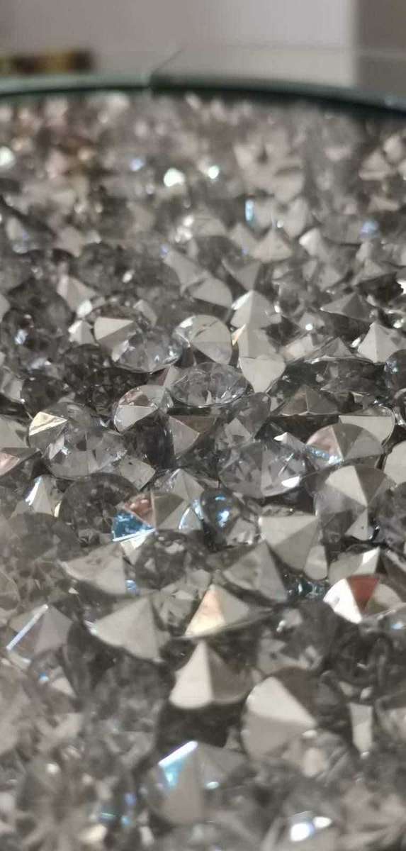 Calgary Claire Round Diamant Side Table