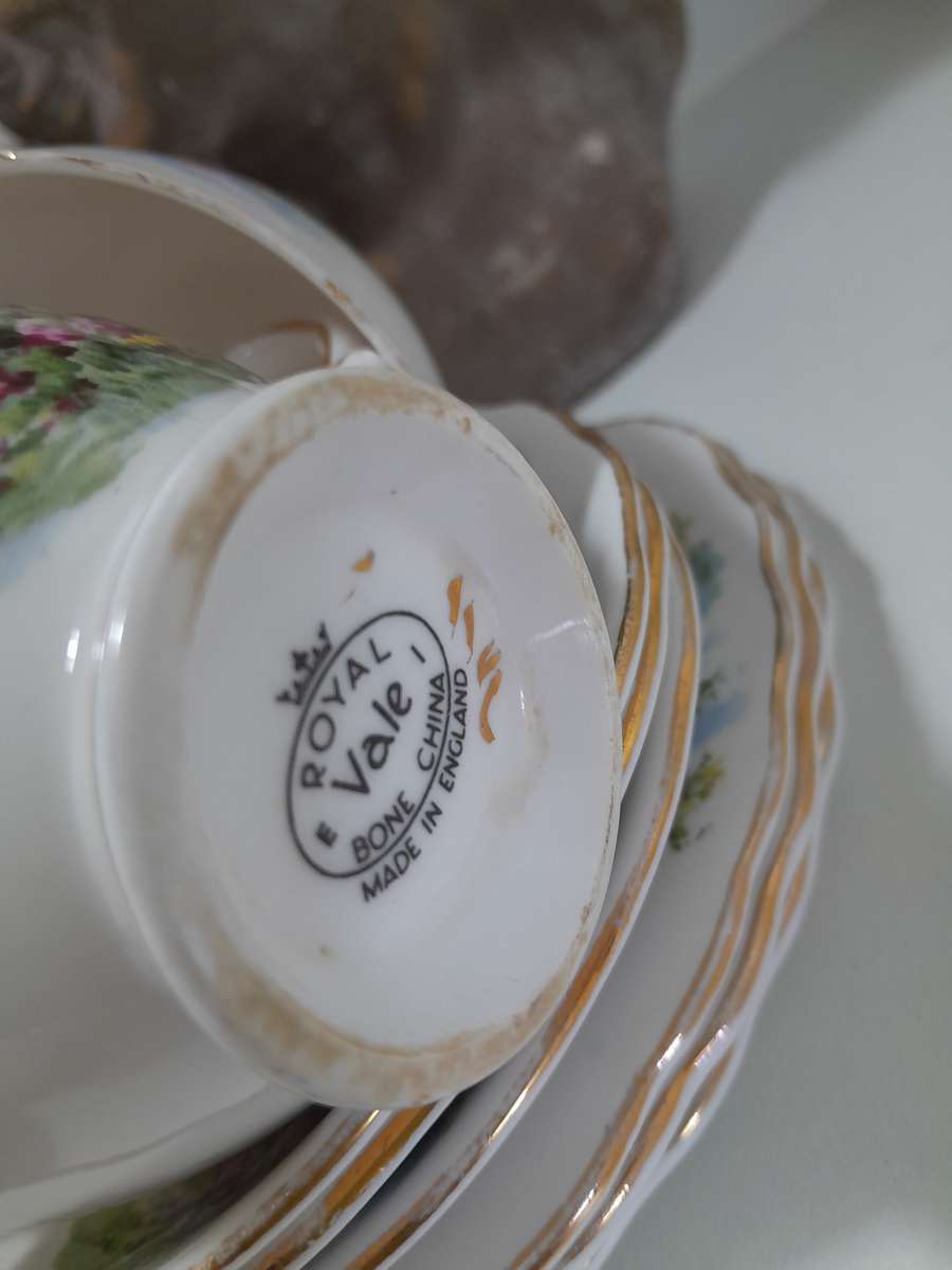 Vintage Royal Vale Bone China Tea Set  15 Pieces