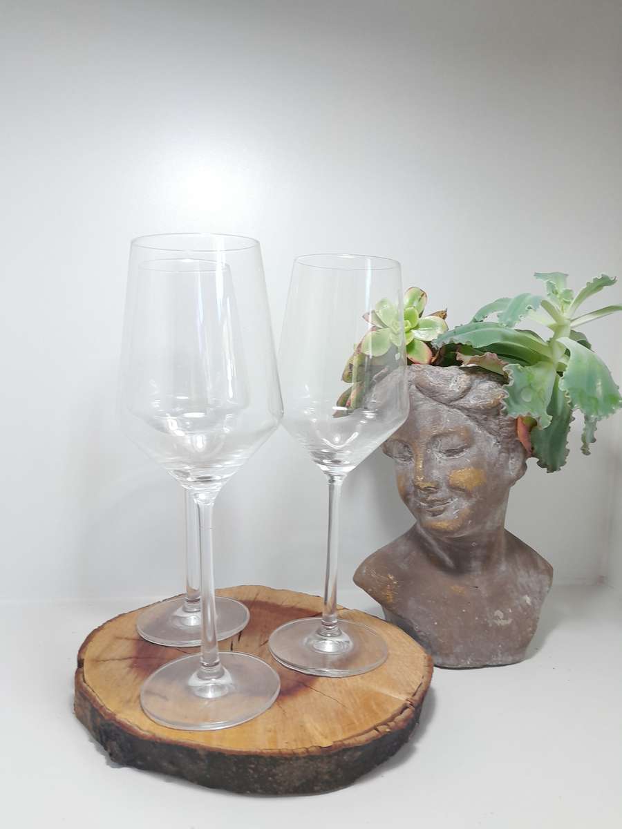 Set of 3 Tall Stemmed Wine Glasses