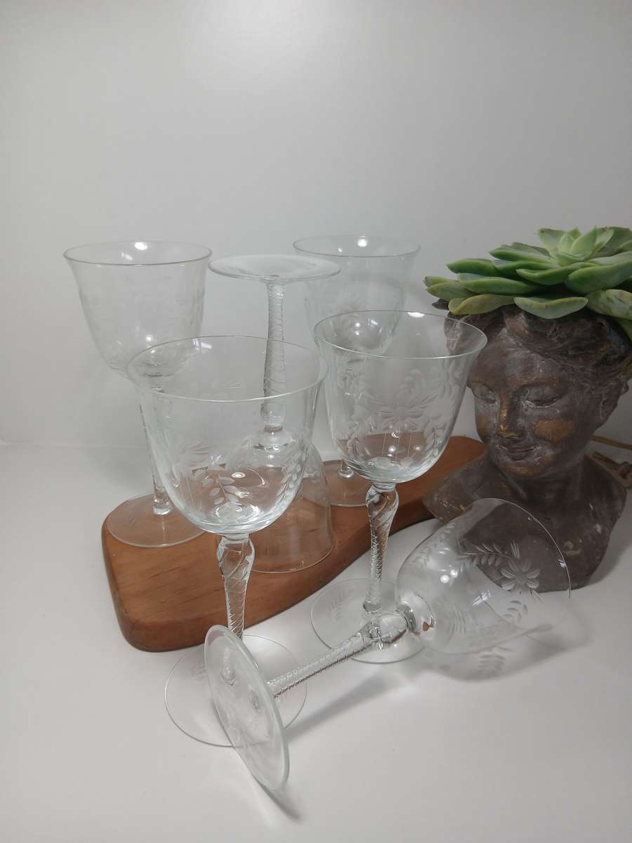 Set of 6 Clear Crystal Amalia Wine Glasses