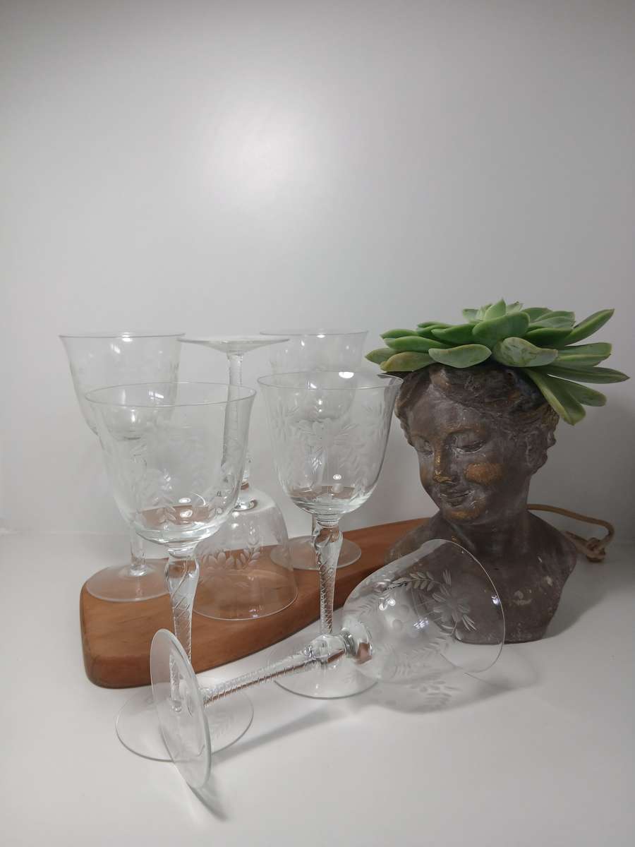 Set of 6 Clear Crystal Amalia Wine Glasses