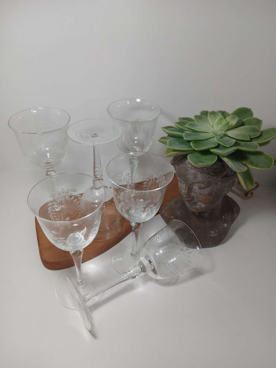 Set of 6 Clear Crystal Amalia Wine Glasses