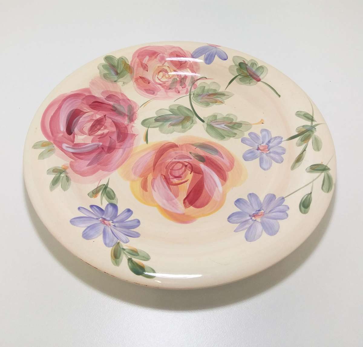 Contemporary Hand Decorated Floral Patterned Ceramic Gibson Elite China Large Dinner Plate