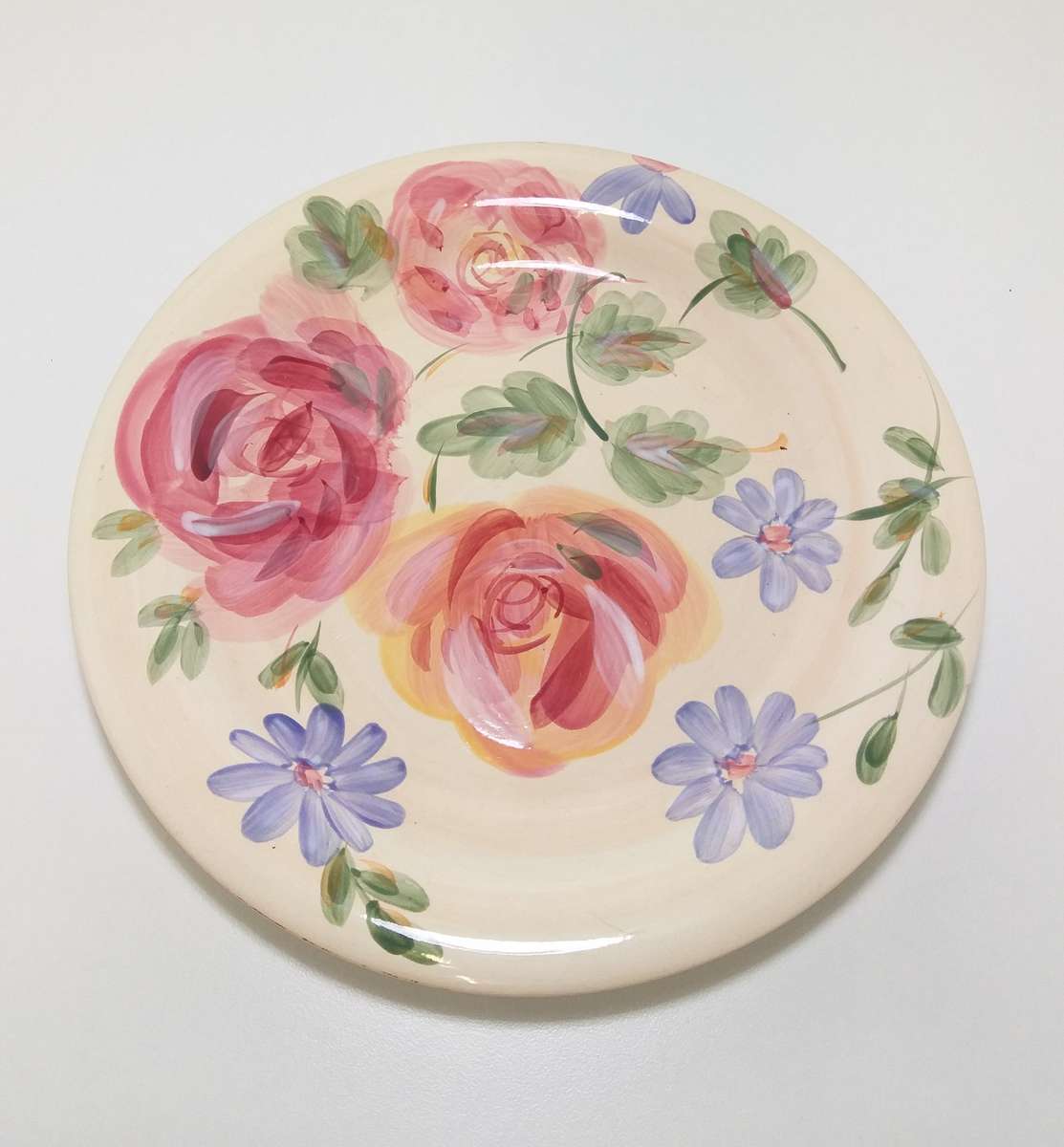 Contemporary Hand Decorated Floral Patterned Ceramic Gibson Elite China Large Dinner Plate
