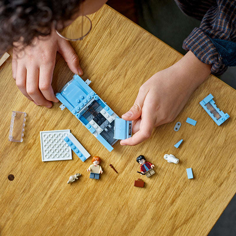 LEGO® 76424 Harry Potter - Flying Ford Anglia