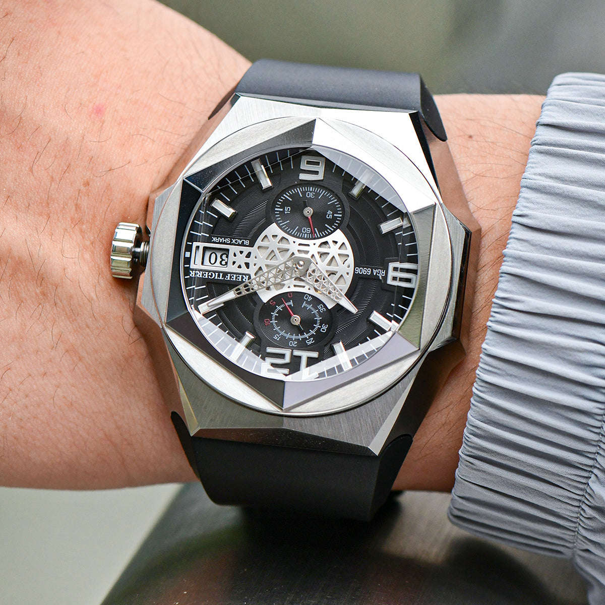 Reef Tiger Men's Black Shark Traveler Multifunctional Automatic Mechanical Dive Watch RGA6906