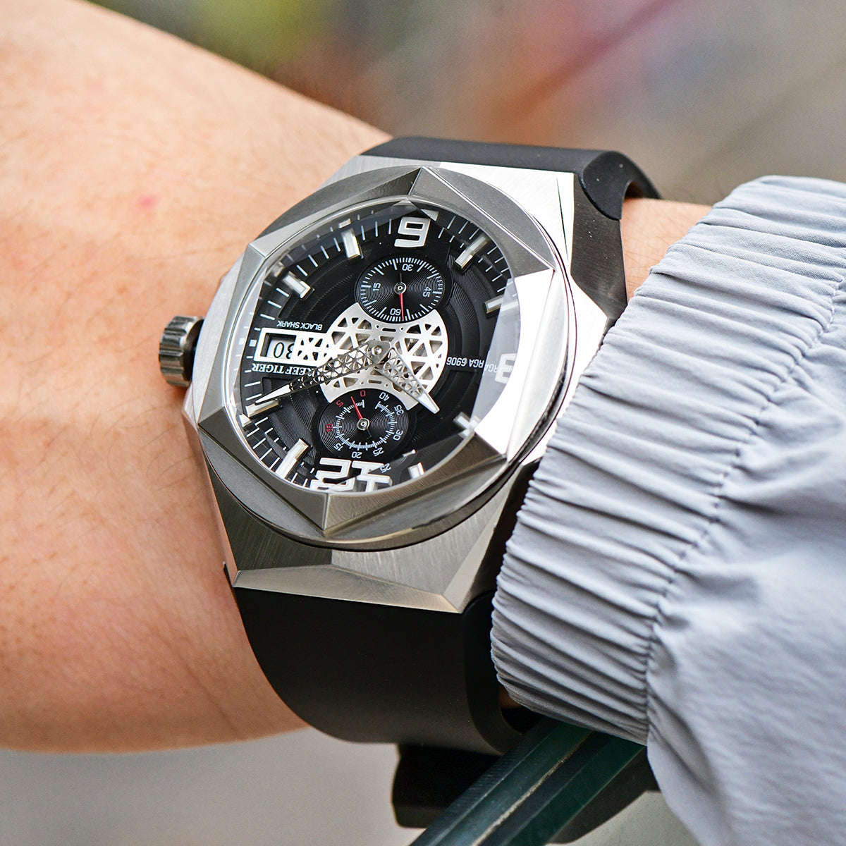 Reef Tiger Men's Black Shark Traveler Multifunctional Automatic Mechanical Dive Watch RGA6906