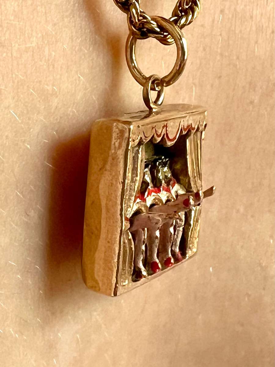 9ct Gold French Can-Can Dancing Pendant