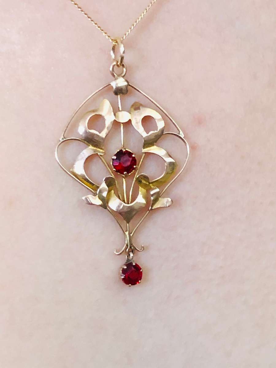 Antique Art Nouveau Rose Gold Lavalier