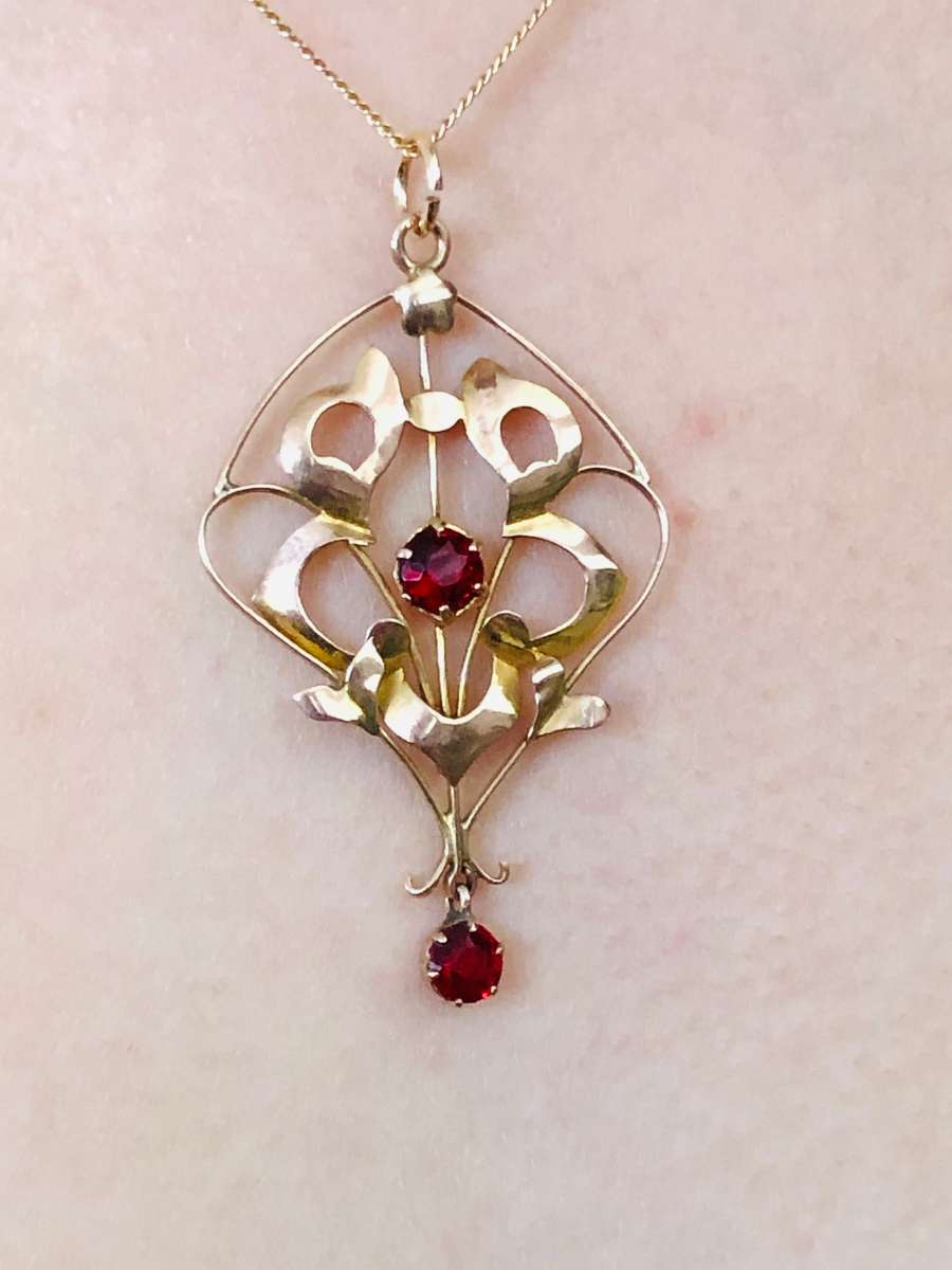 Antique Art Nouveau Rose Gold Lavalier