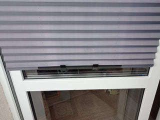 Sun shade for the windshield. On suction cups.