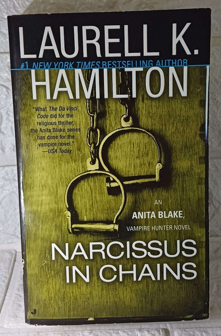 Narcissus In Chains (Anita Blake, Vampire Hunter, #10) (Laurell K. Hamilton)