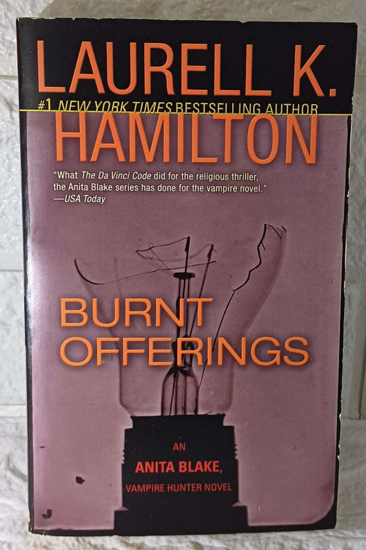 Burnt Offerings (Anita Blake, Vampire Hunter, #7) (Laurell K. Hamilton)