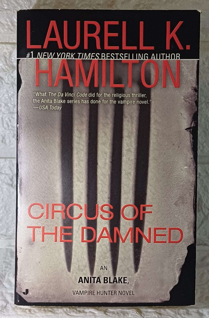 Circus Of The Damned (Anita Blake, Vampire Hunter, #3) (Laurell K. Hamilton)