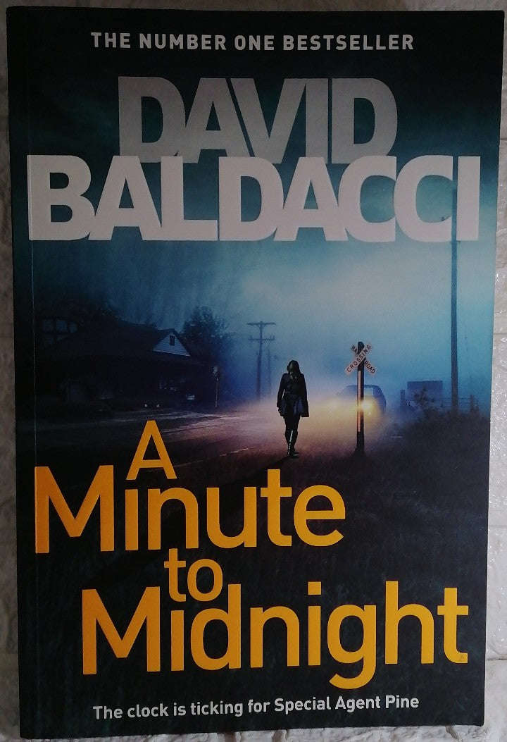 A Minute to Midnight (Atlee Pine #2) (David Baldacci)