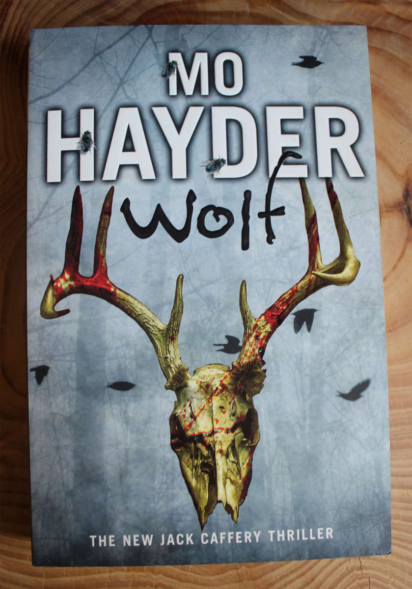 Wolf  (Mo Hayder)