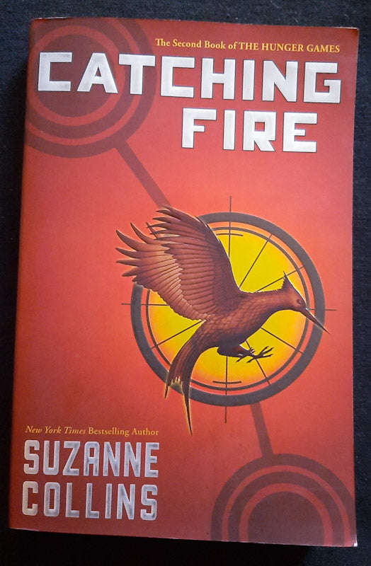 Catching Fire (The Hunger Games #2) (Suzanne Collins)