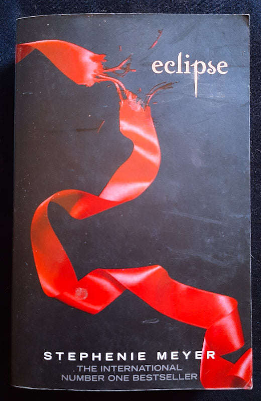 Eclipse (The Twilight Saga #3) (Stephenie Meyer)