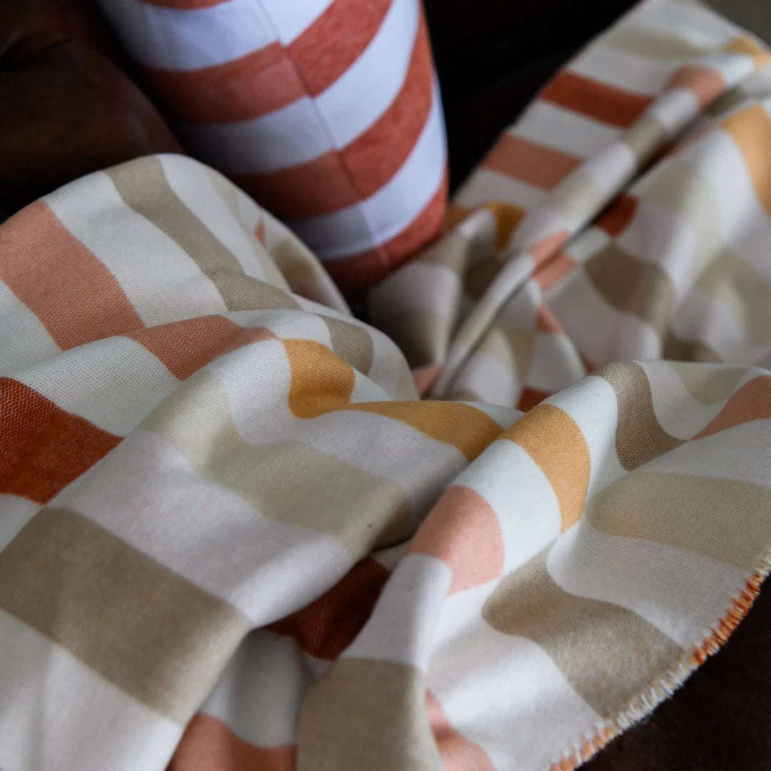 Bella Vita  Sequence | Cinnabar / Dark Beige