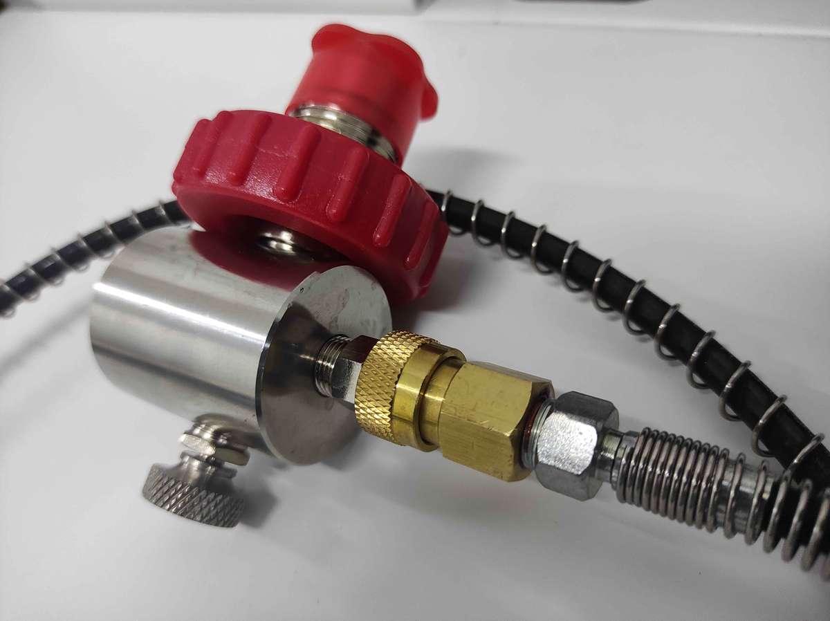 DIN FILLING STATION W/ HOSE & JOINER BIT