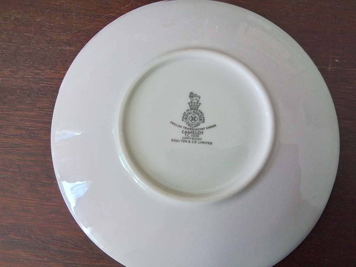 Royal Doulton Camelot 16cm Plate