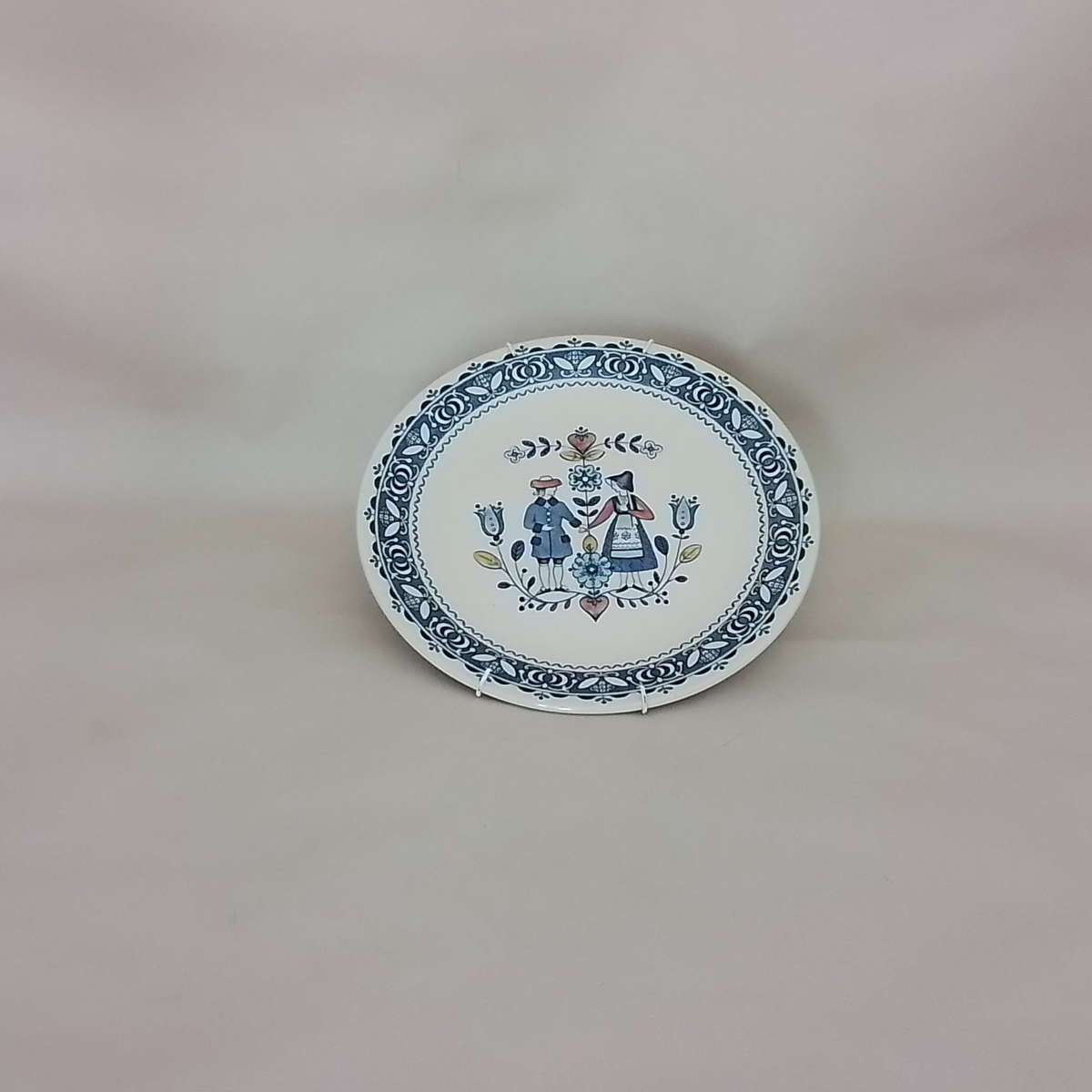 Johnson Brother Hearts & Flowers 25cm Plate