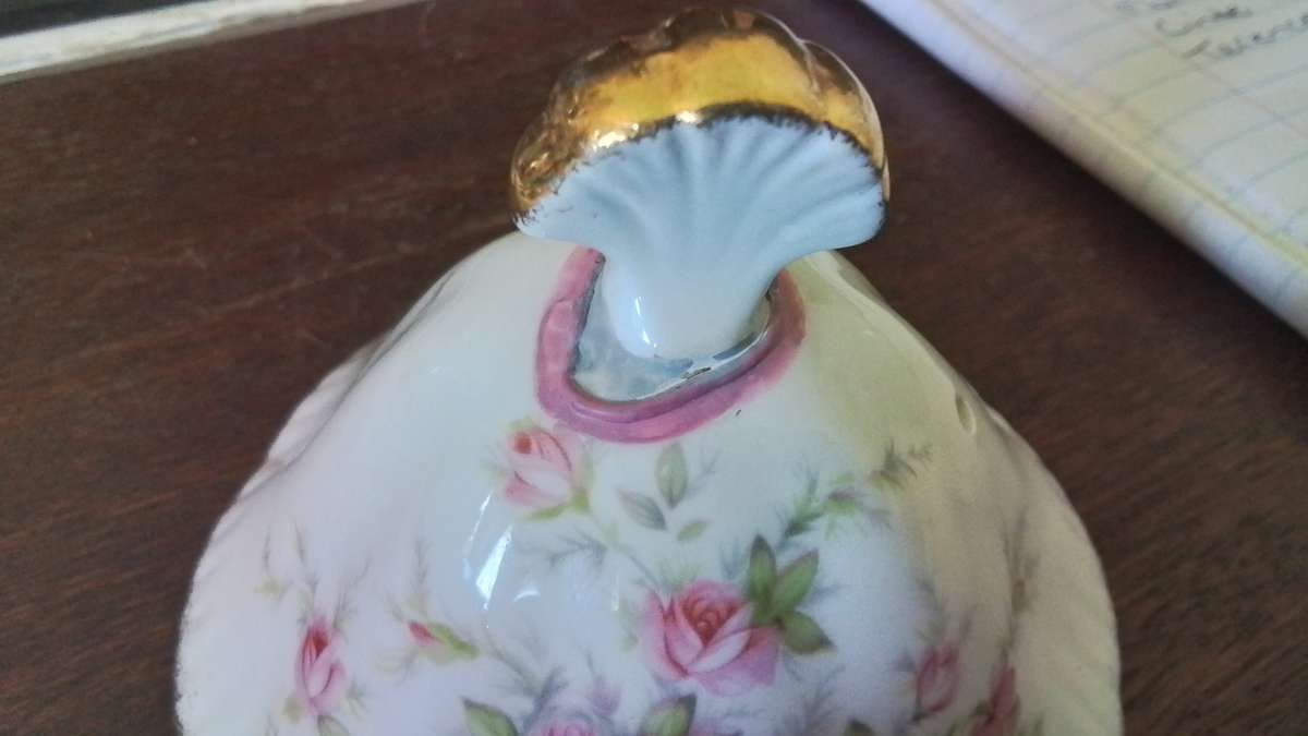 Paragon Victoriana Rose Teapot