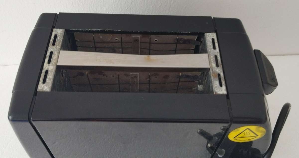 Pineware 2 Slice Toaster