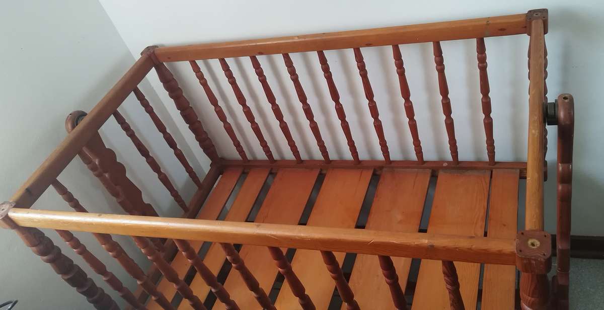 Solid Pine Swinging Crib with Mattress