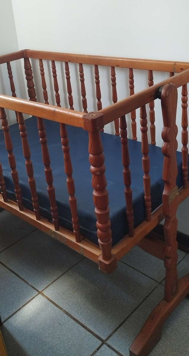 Solid Pine Swinging Crib with Mattress