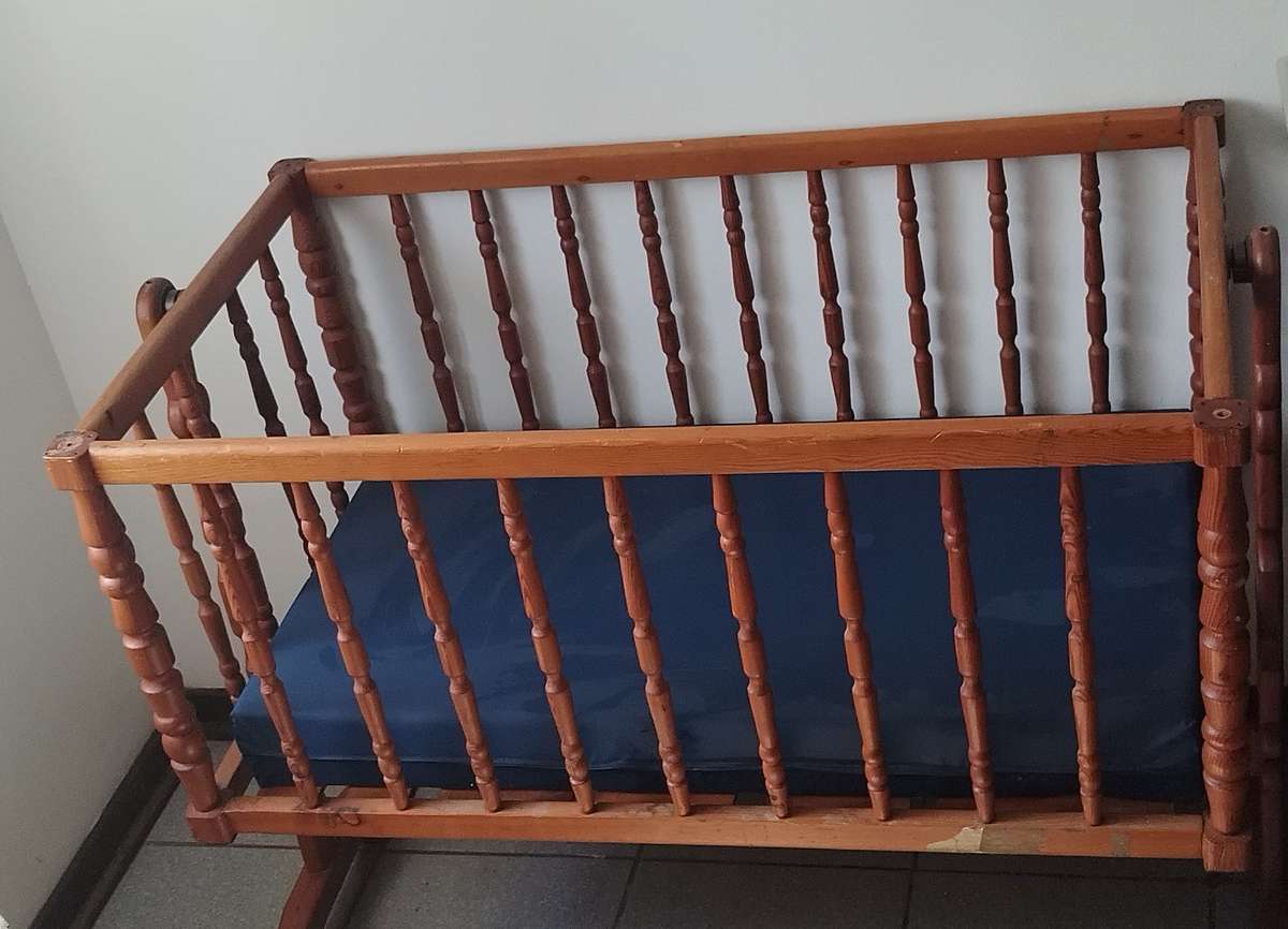 Solid Pine Swinging Crib with Mattress