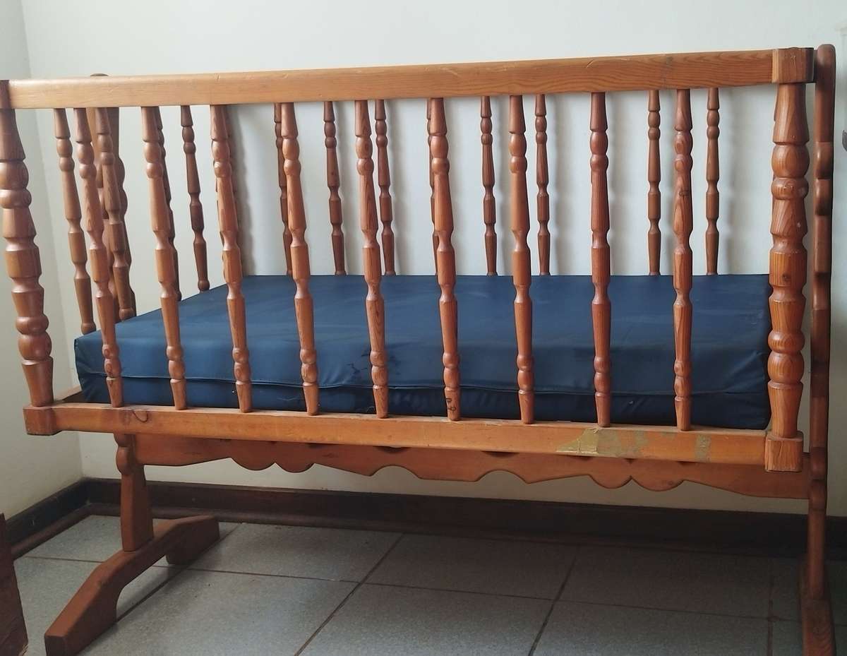 Solid Pine Swinging Crib with Mattress