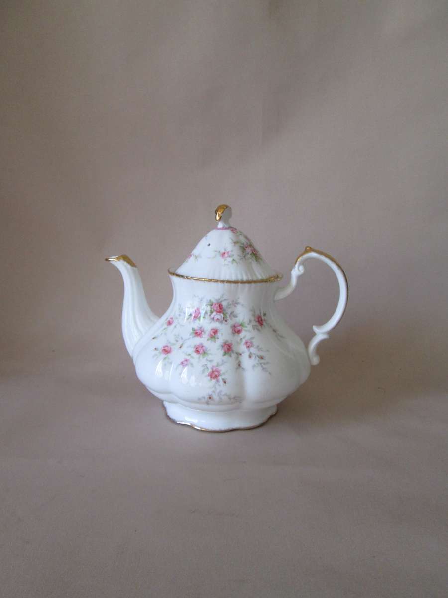 Paragon Victoriana Rose Teapot