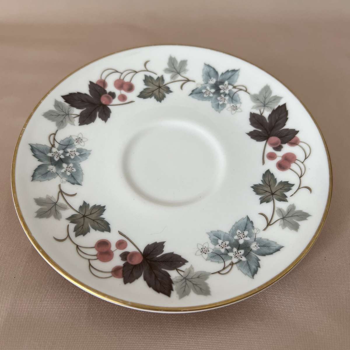 Royal Doulton Camelot 16cm Plate